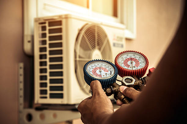 Professional Hvac Repair technician working in Clayton, DE